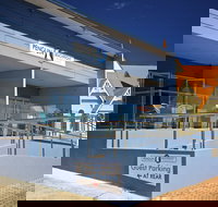 Penguin Beachfront Apartments - Accommodation QLD