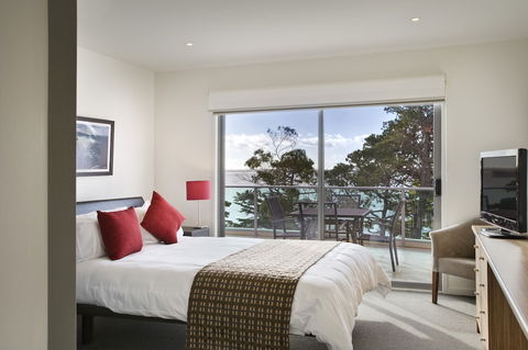 The Waves Apartments - Accommodation QLD 5