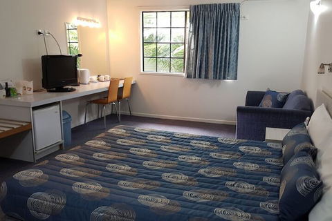 Shakespeare Motel - Accommodation QLD 1