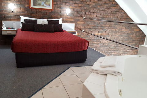 Shakespeare Motel - Accommodation QLD 3