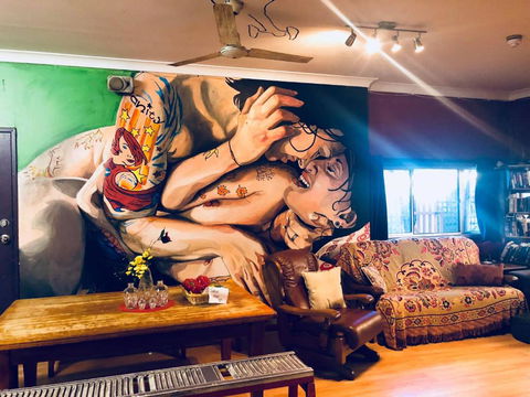 Beachside Backpackers - Accommodation QLD 5