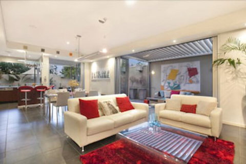 Lambert House - Accommodation QLD 7