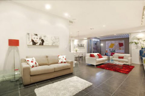 Lambert House - Accommodation QLD 5