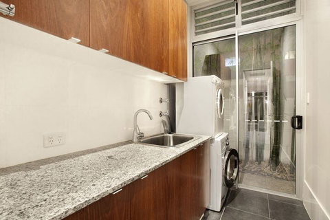 Lambert House - Accommodation QLD 6