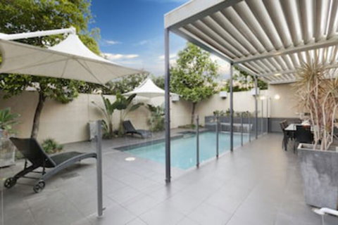 Lambert House - Accommodation QLD 0