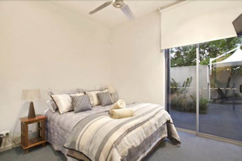 Lambert House - Accommodation QLD 2
