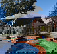 Golden Reef Motor Inn - Accommodation QLD