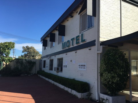 Westside Motor Inn - Accommodation QLD 2