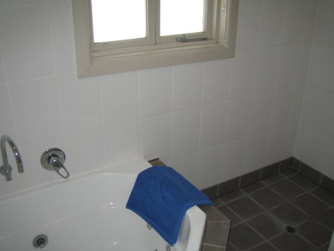 Showgrounds Cottage Naracoorte - Accommodation QLD 4