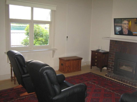 Showgrounds Cottage Naracoorte - Accommodation QLD 2