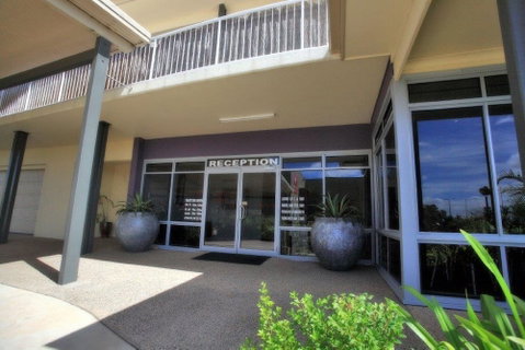Mayfair Motel Emerald - Accommodation QLD 0