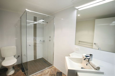 Whalers Cove Villas - Accommodation QLD 5