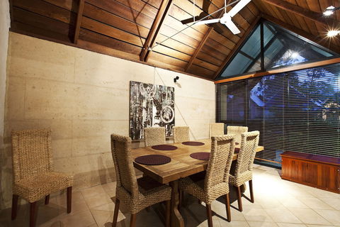 Whalers Cove Villas - Accommodation QLD 1