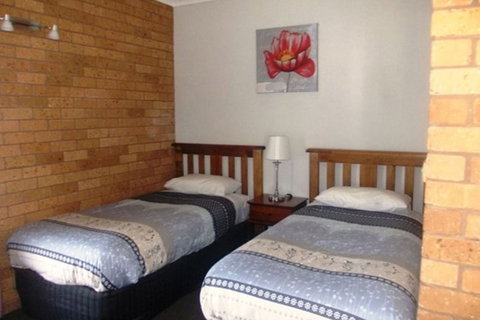 Centrepoint Motel - Accommodation QLD 5