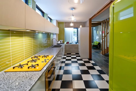 Retro House - Accommodation QLD 4