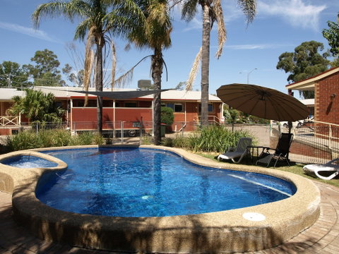 Old Coach Motor Inn - Accommodation QLD 3
