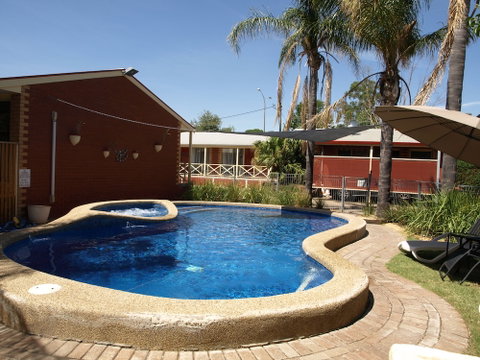 Old Coach Motor Inn - Accommodation QLD 2