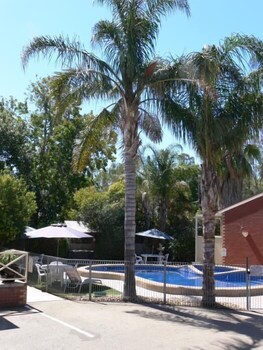 Old Coach Motor Inn - Accommodation QLD 1
