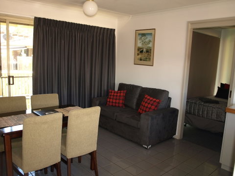 Old Coach Motor Inn - Accommodation QLD 4