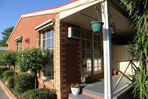 Old Coach Motor Inn - Accommodation QLD 0