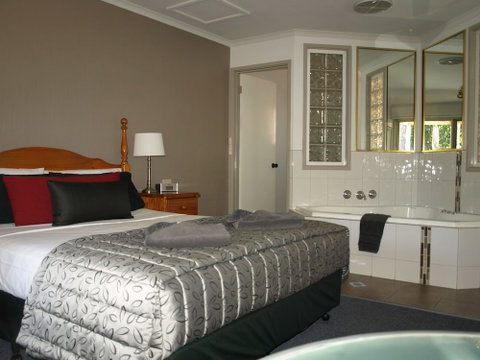 Old Coach Motor Inn - Accommodation QLD 6