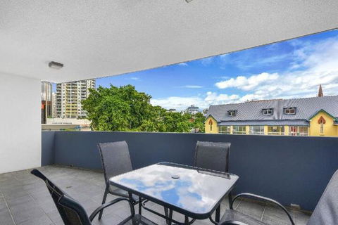 The Hub Apartments - Accommodation QLD 6