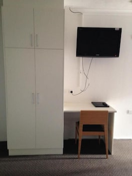 Q Express - Accommodation QLD 3