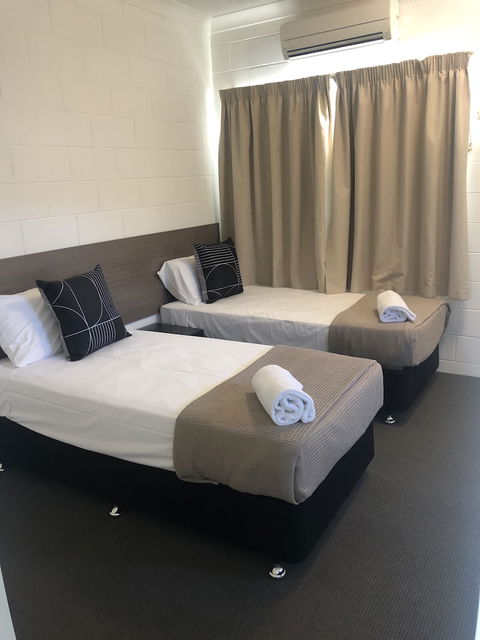 Q Express - Accommodation QLD 4