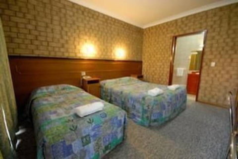 Pavlos Motel - Accommodation QLD 1