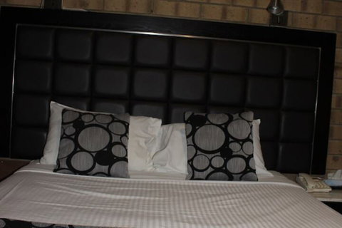 Pavlos Motel - Accommodation QLD 5