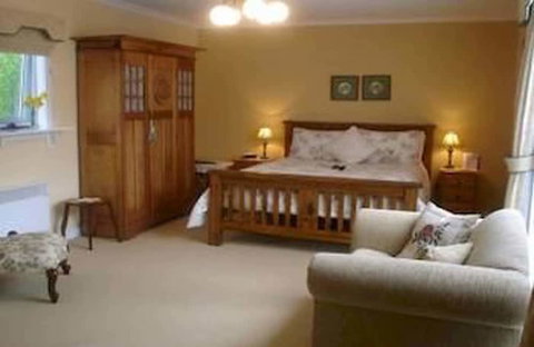 Walton House - Accommodation QLD 5