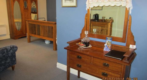 Walton House - Accommodation QLD 1