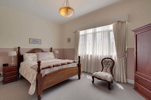 Walton House - Accommodation QLD 2