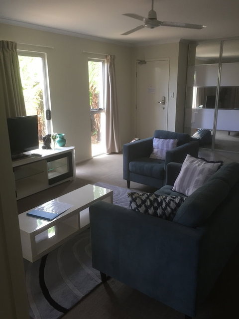Airlie Central Apartments - Accommodation QLD 5