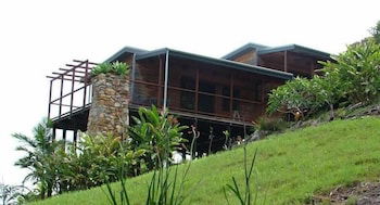 A Sacred Mountain Retreat - Accommodation QLD 0