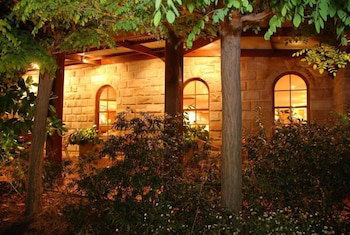 The Hermitage Motel - Accommodation QLD 2