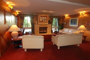 The Hermitage Motel - Accommodation QLD 6