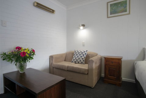 Acacia Motor Inn - Accommodation QLD 4