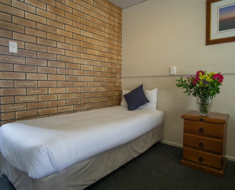 Acacia Motor Inn - Accommodation QLD 6