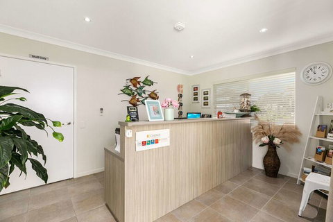 Econo Lodge Beachside - Accommodation QLD 4