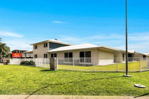 Econo Lodge Beachside - Accommodation QLD 0