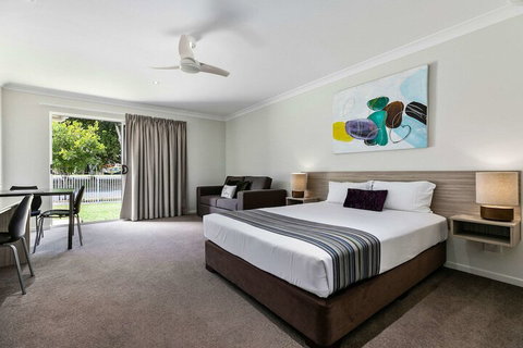 Econo Lodge Beachside - Accommodation QLD 7