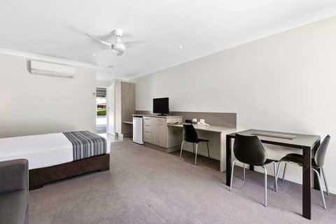 Econo Lodge Beachside - Accommodation QLD 6