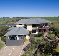 Hilltop Apartments Phillip Island - Accommodation QLD