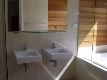 Gooromon Park Cottages - Accommodation QLD 4