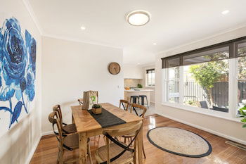 BOUTIQUE STAYS - Sandy Breeze 1 - Accommodation QLD 1