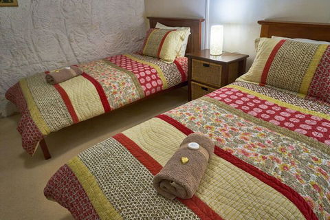 Underground Bed And Breakfast - Accommodation QLD 7