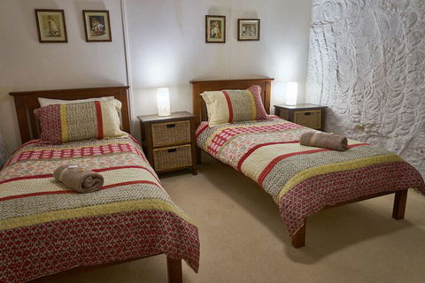 Underground Bed And Breakfast - Accommodation QLD 4
