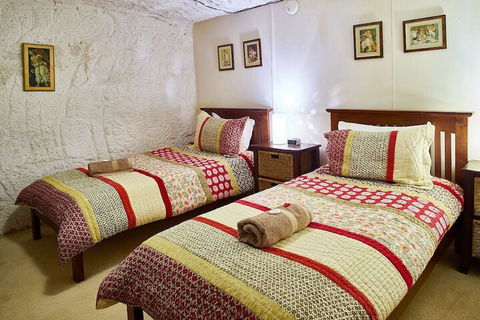 Underground Bed And Breakfast - Accommodation QLD 6