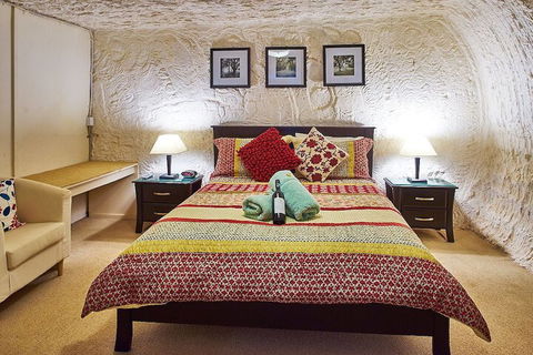 Underground Bed And Breakfast - Accommodation QLD 3